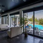севеней Hotel *