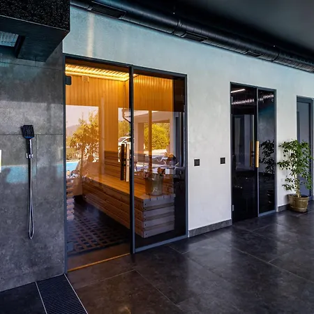 севеней Отель *