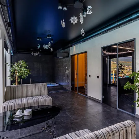 Отель севеней