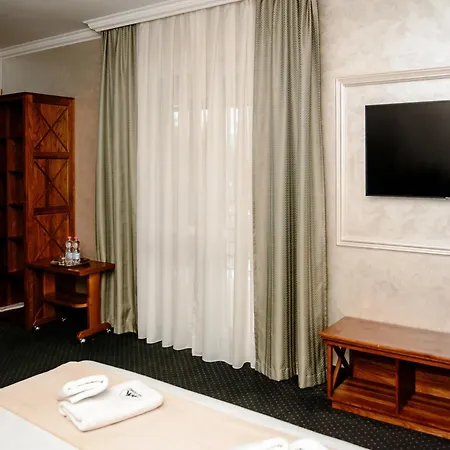 севеней Hotel *