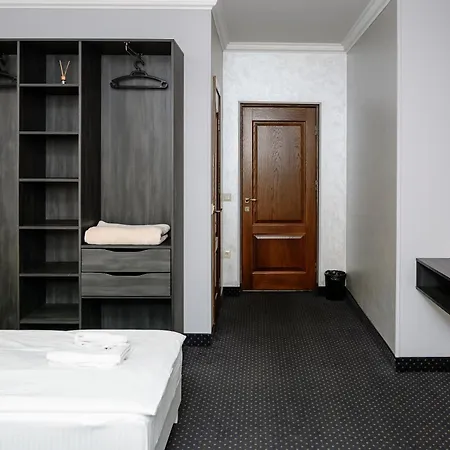 Отель севеней